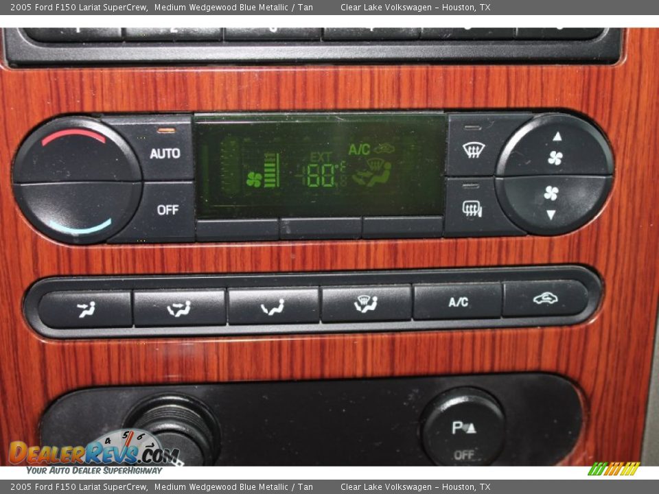 Controls of 2005 Ford F150 Lariat SuperCrew Photo #21