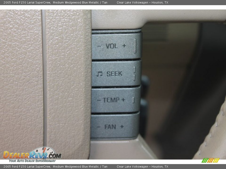 Controls of 2005 Ford F150 Lariat SuperCrew Photo #26