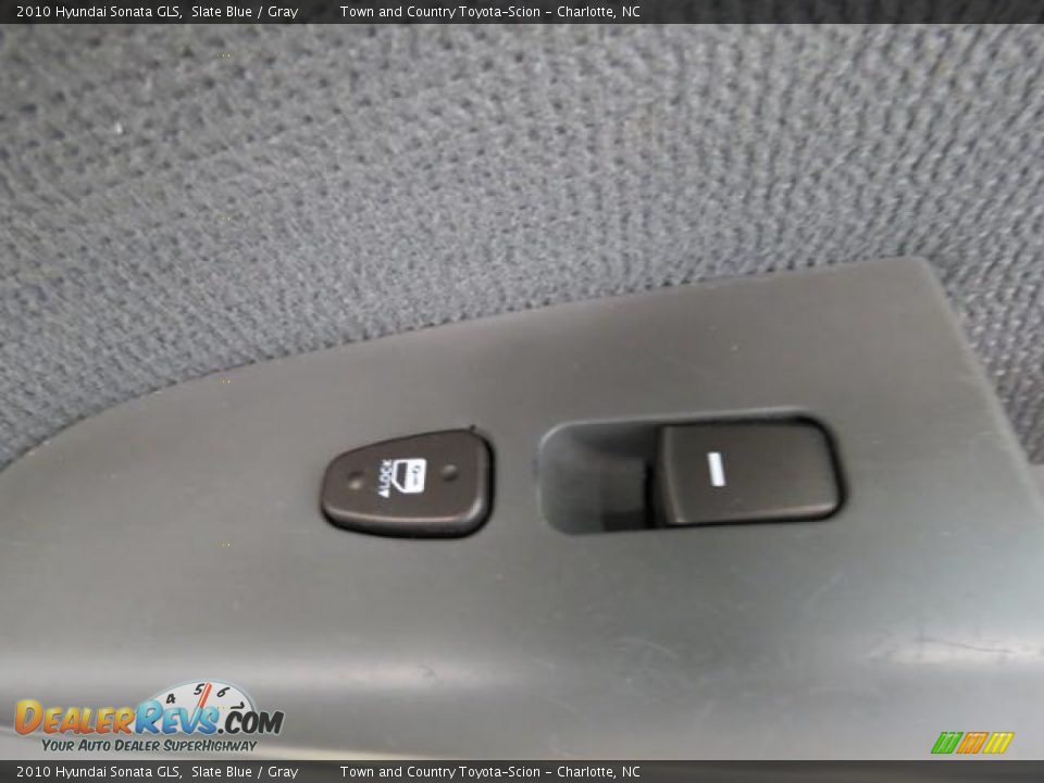 Controls of 2010 Hyundai Sonata GLS Photo #23