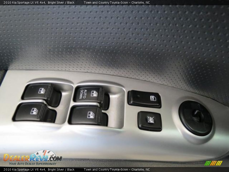 Controls of 2010 Kia Sportage LX V6 4x4 Photo #11