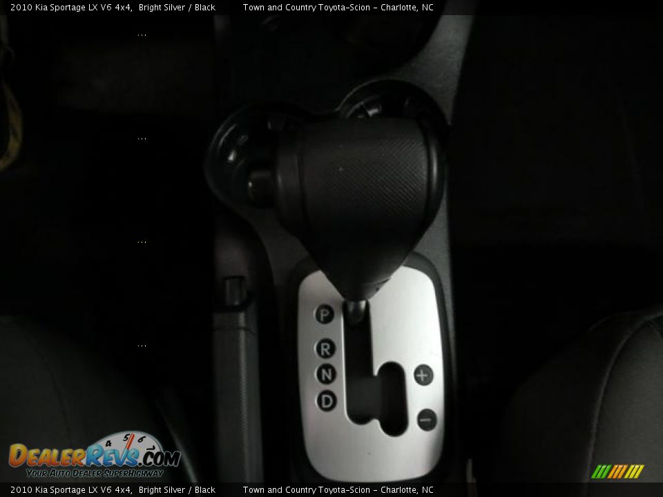 2010 Kia Sportage LX V6 4x4 Bright Silver / Black Photo #16