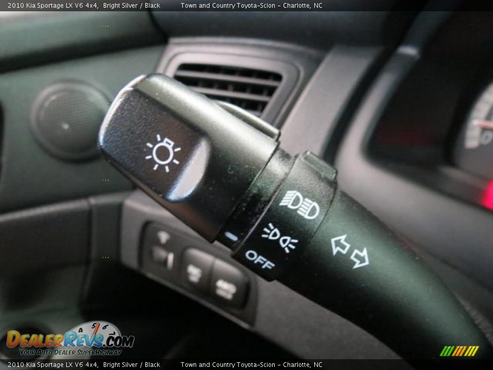 Controls of 2010 Kia Sportage LX V6 4x4 Photo #17