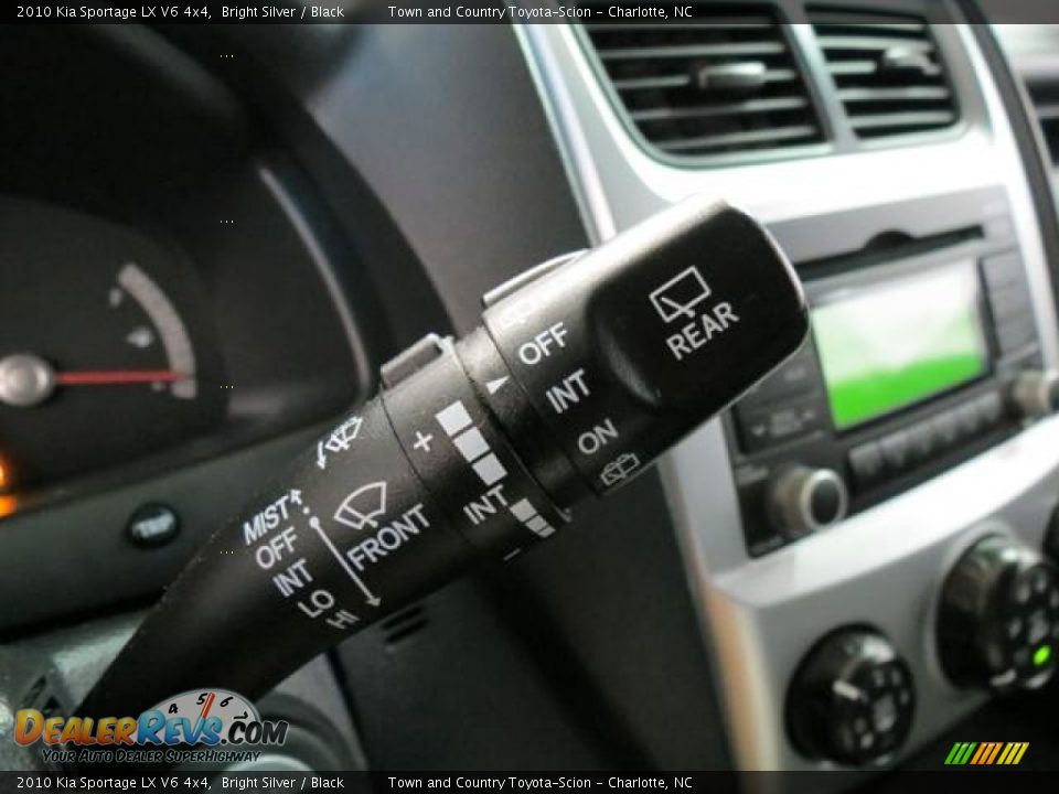 Controls of 2010 Kia Sportage LX V6 4x4 Photo #18