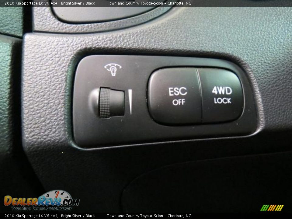 Controls of 2010 Kia Sportage LX V6 4x4 Photo #19
