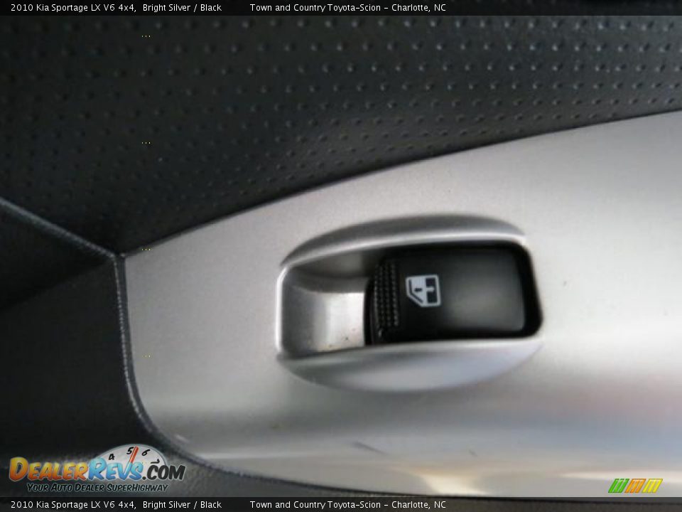 2010 Kia Sportage LX V6 4x4 Bright Silver / Black Photo #24