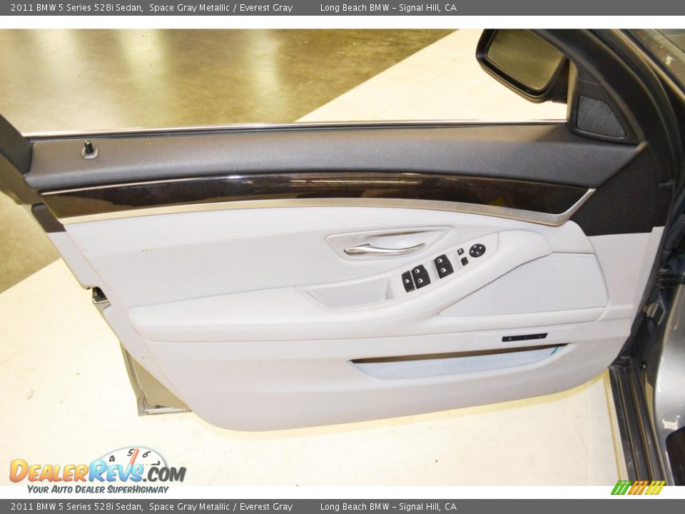 2011 BMW 5 Series 528i Sedan Space Gray Metallic / Everest Gray Photo #13