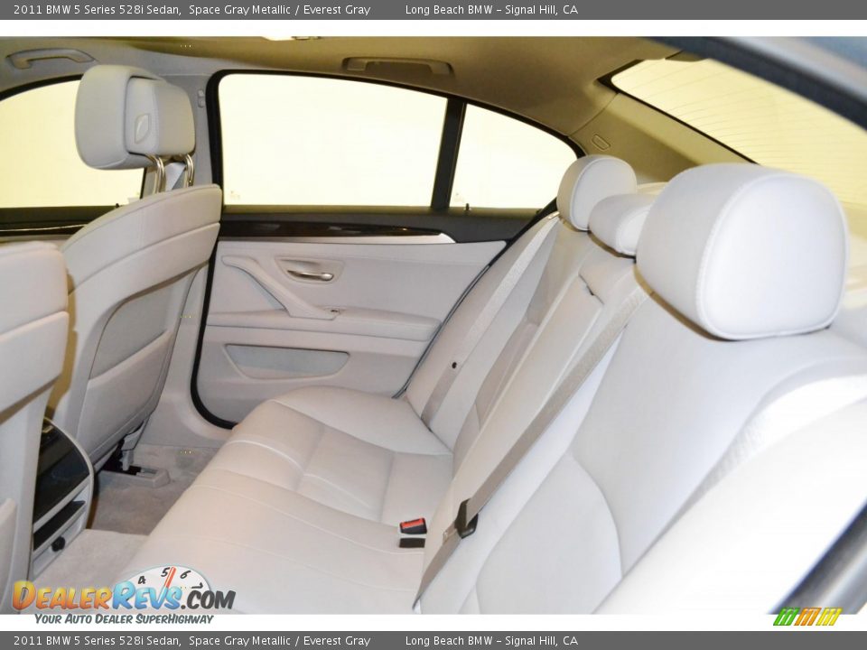 2011 BMW 5 Series 528i Sedan Space Gray Metallic / Everest Gray Photo #16