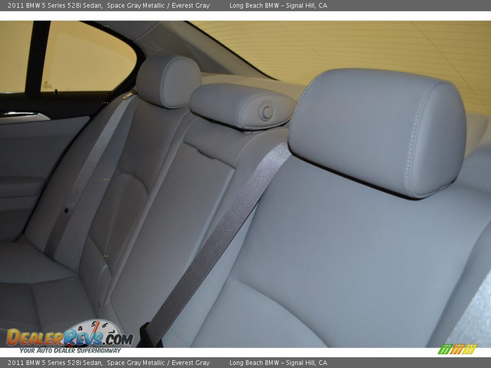 2011 BMW 5 Series 528i Sedan Space Gray Metallic / Everest Gray Photo #17