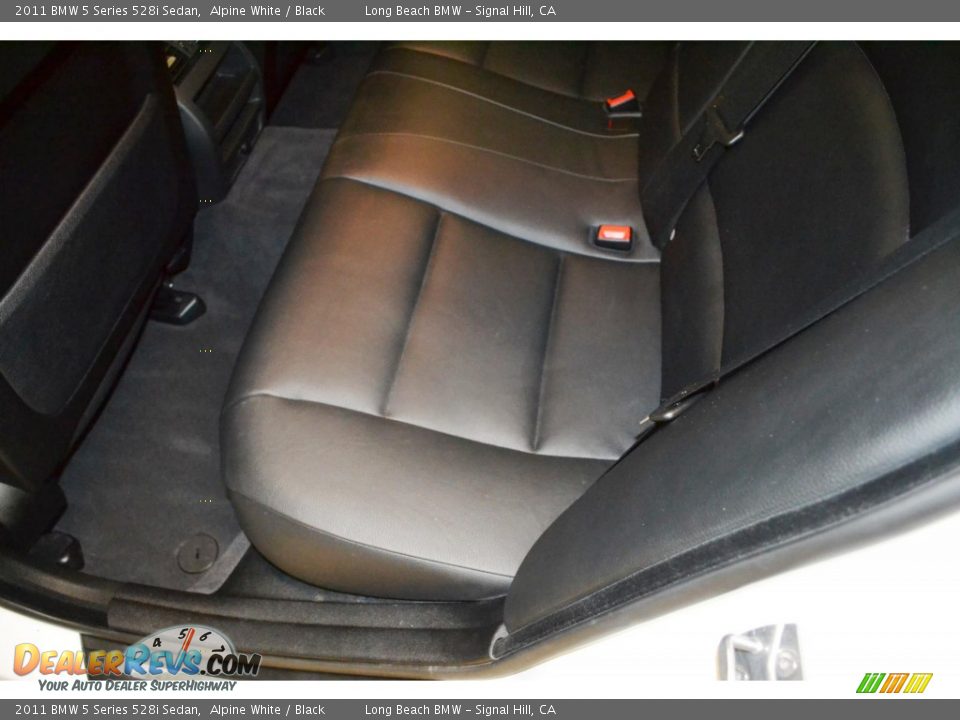2011 BMW 5 Series 528i Sedan Alpine White / Black Photo #16