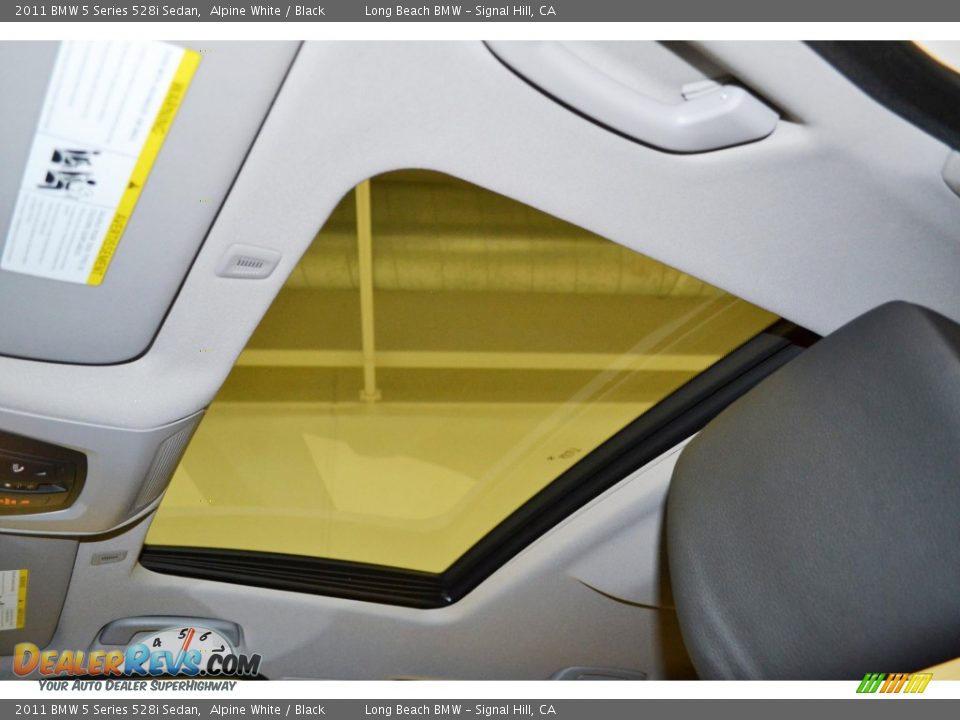 2011 BMW 5 Series 528i Sedan Alpine White / Black Photo #25