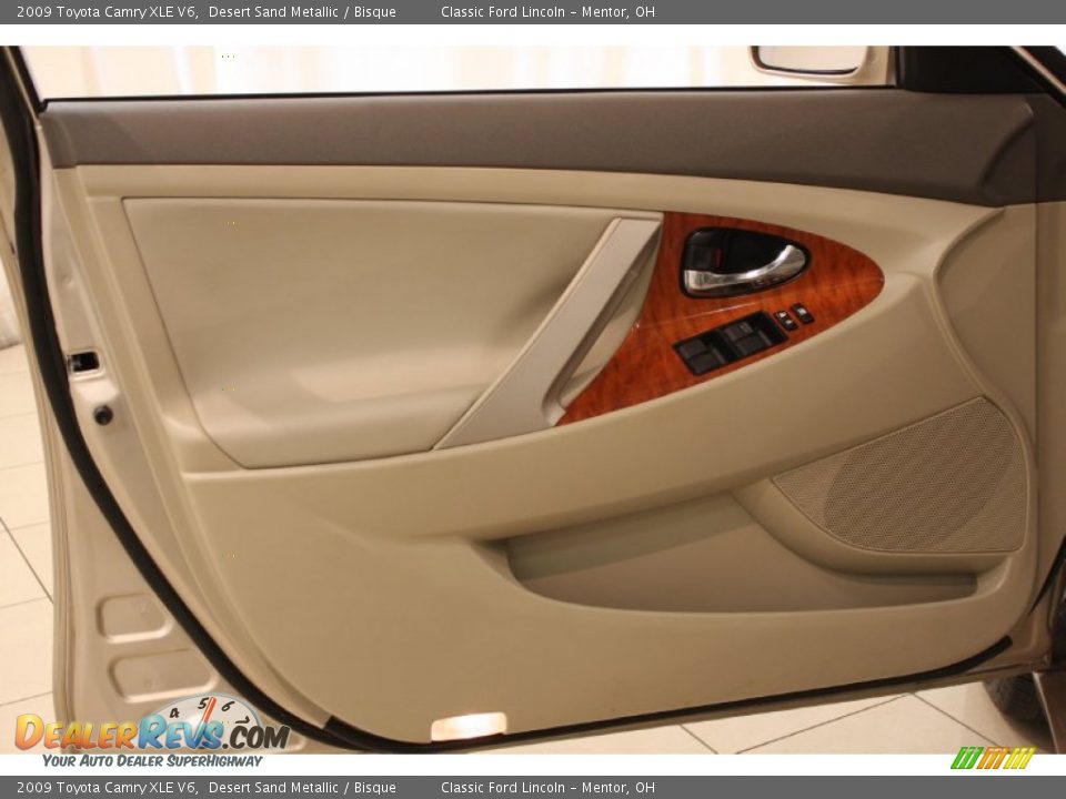 Door Panel of 2009 Toyota Camry XLE V6 Photo #4