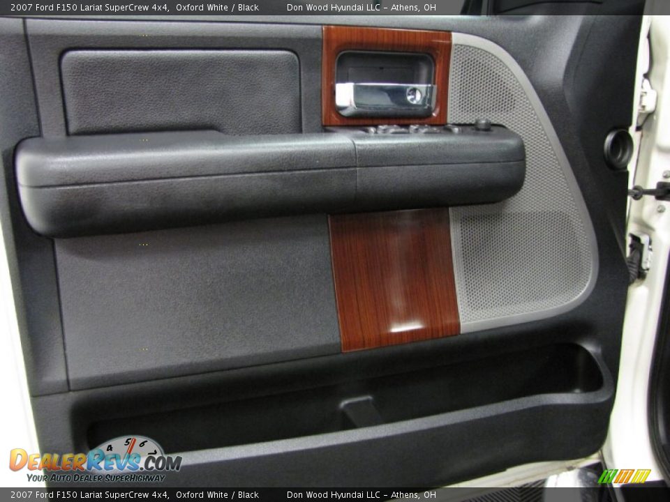 Door Panel of 2007 Ford F150 Lariat SuperCrew 4x4 Photo #11