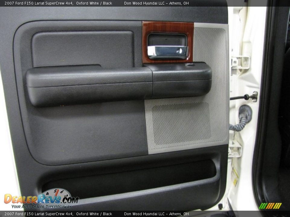 Door Panel of 2007 Ford F150 Lariat SuperCrew 4x4 Photo #13