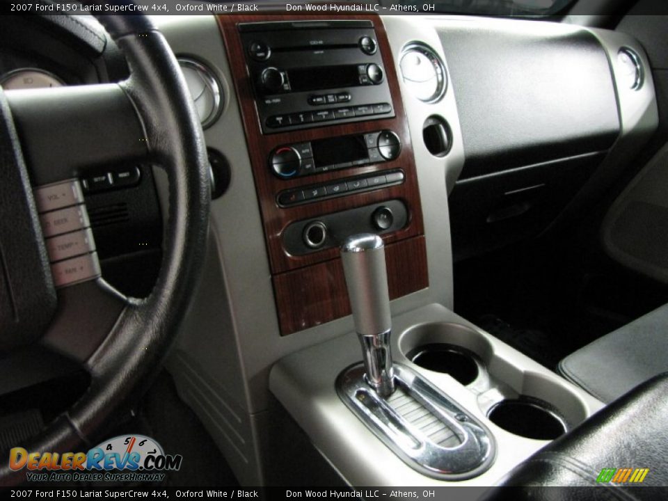 Controls of 2007 Ford F150 Lariat SuperCrew 4x4 Photo #22