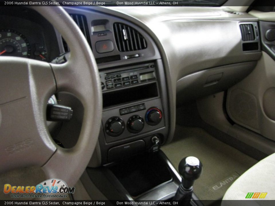 2006 Hyundai Elantra GLS Sedan Champagne Beige / Beige Photo #22