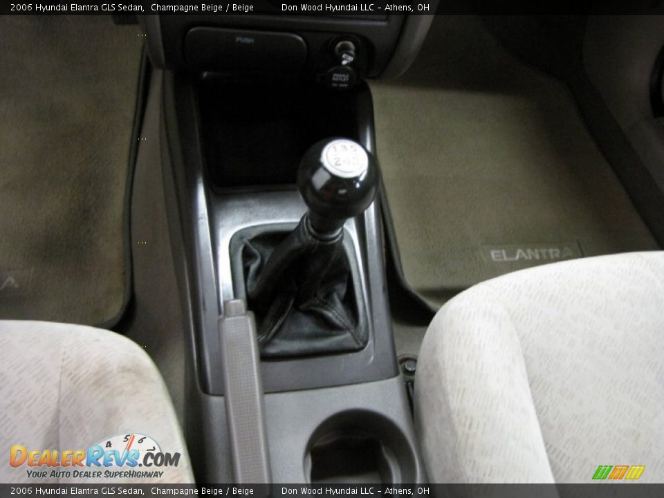 2006 Hyundai Elantra GLS Sedan Champagne Beige / Beige Photo #23