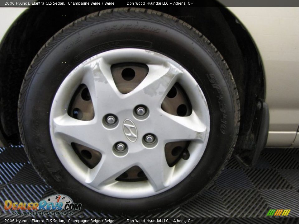 2006 Hyundai Elantra GLS Sedan Champagne Beige / Beige Photo #24