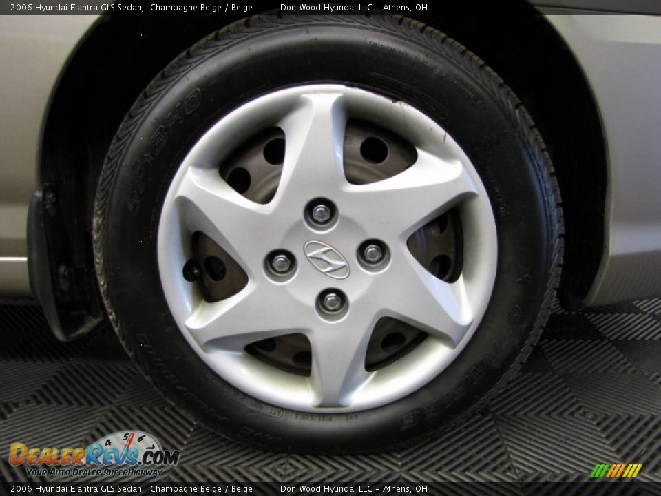 2006 Hyundai Elantra GLS Sedan Champagne Beige / Beige Photo #27