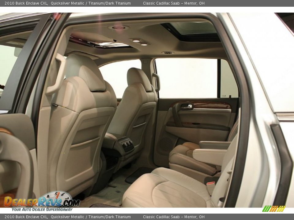 2010 Buick Enclave CXL Quicksilver Metallic / Titanium/Dark Titanium Photo #25