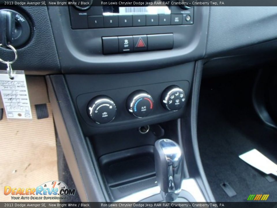 2013 Dodge Avenger SE New Bright White / Black Photo #17