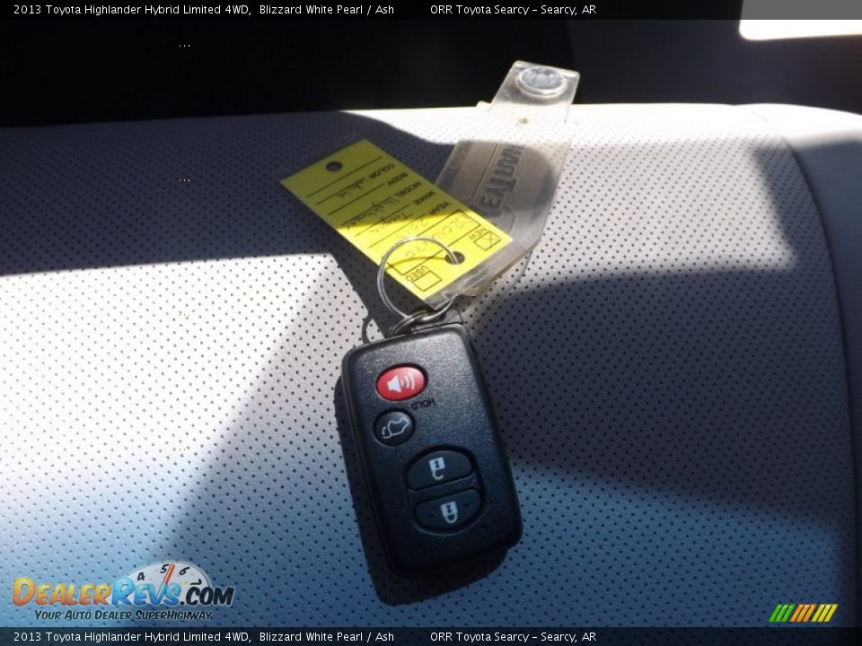 2013 Toyota Highlander Hybrid Limited 4WD Blizzard White Pearl / Ash Photo #24