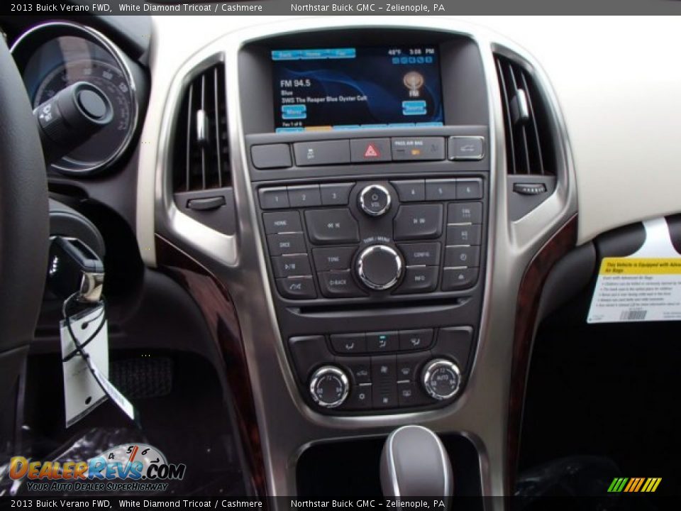 2013 Buick Verano FWD White Diamond Tricoat / Cashmere Photo #16