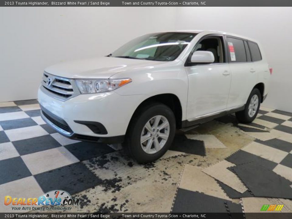 2013 Toyota Highlander Blizzard White Pearl / Sand Beige Photo #3