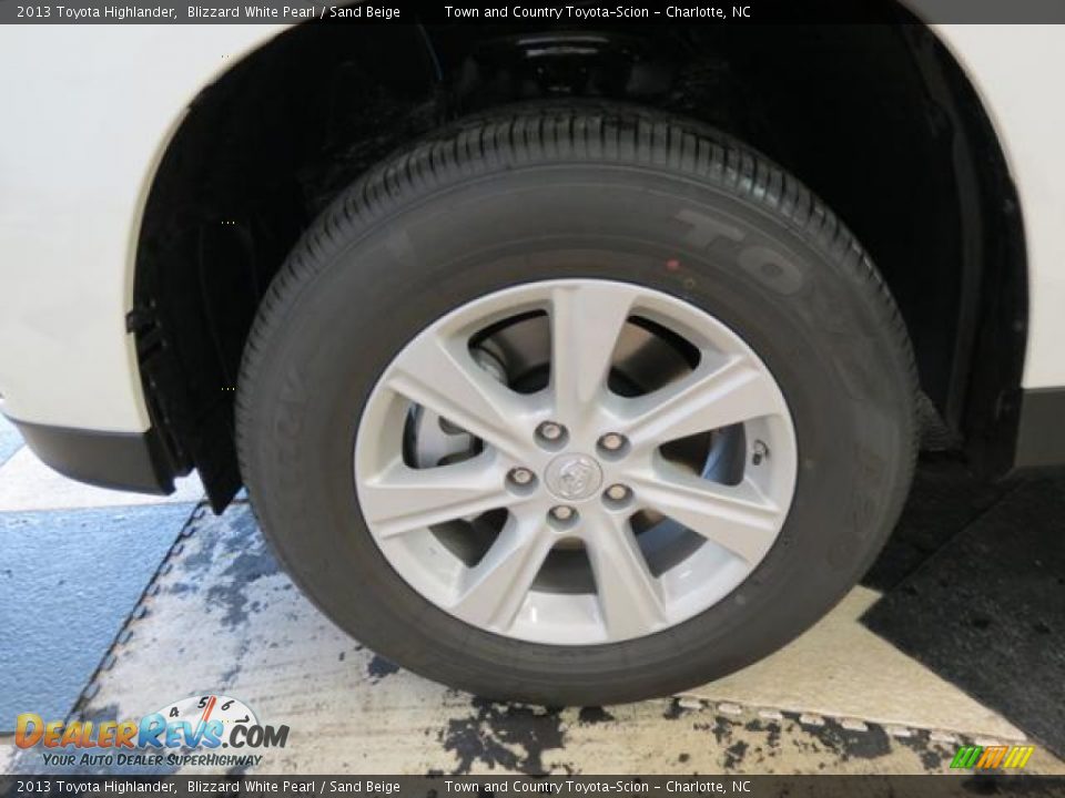 2013 Toyota Highlander Blizzard White Pearl / Sand Beige Photo #4