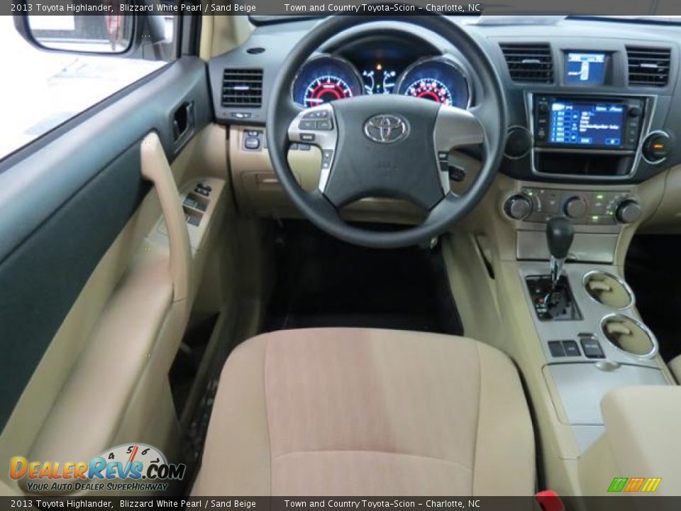 2013 Toyota Highlander Blizzard White Pearl / Sand Beige Photo #5