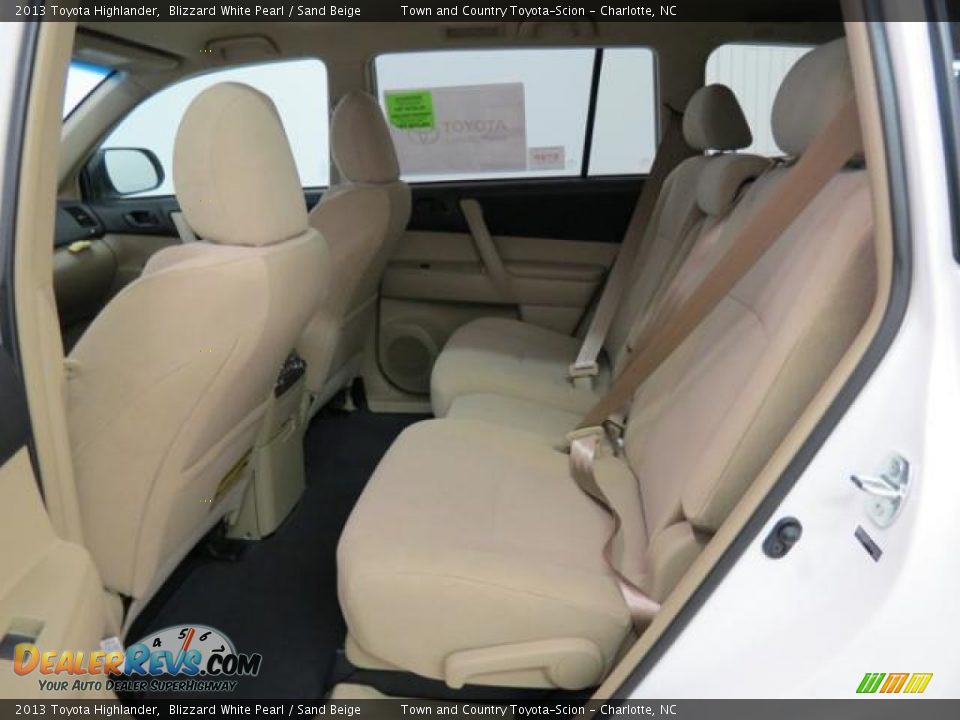 2013 Toyota Highlander Blizzard White Pearl / Sand Beige Photo #6