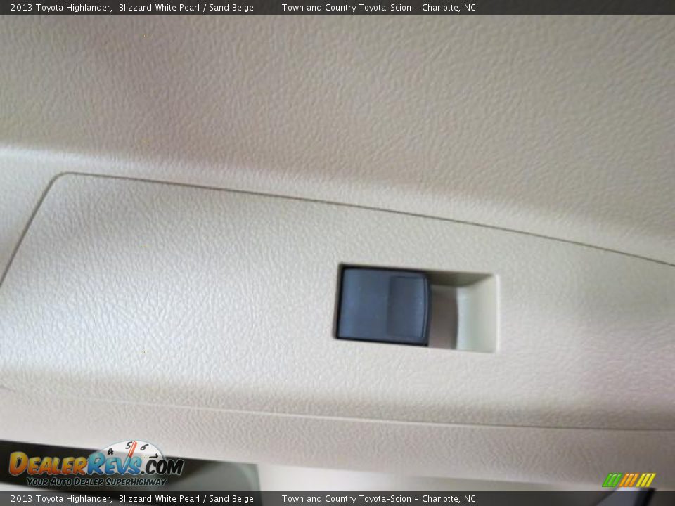 2013 Toyota Highlander Blizzard White Pearl / Sand Beige Photo #7