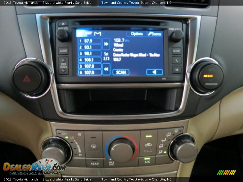 2013 Toyota Highlander Blizzard White Pearl / Sand Beige Photo #12