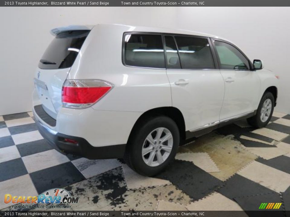 2013 Toyota Highlander Blizzard White Pearl / Sand Beige Photo #17