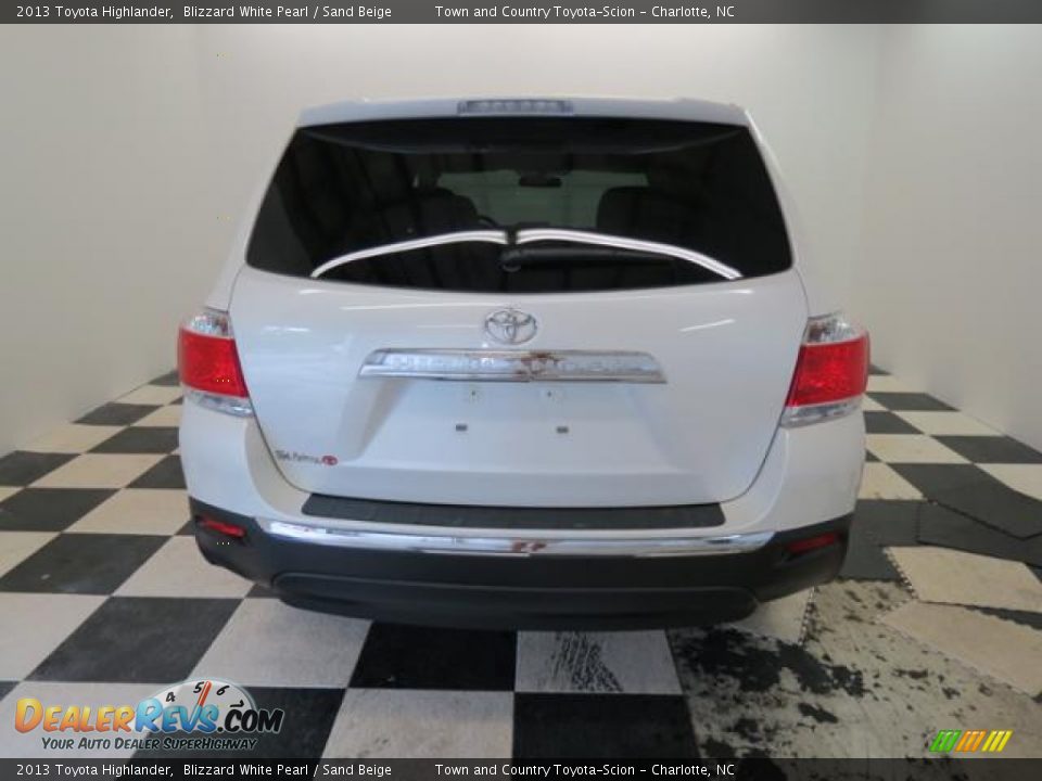 2013 Toyota Highlander Blizzard White Pearl / Sand Beige Photo #18