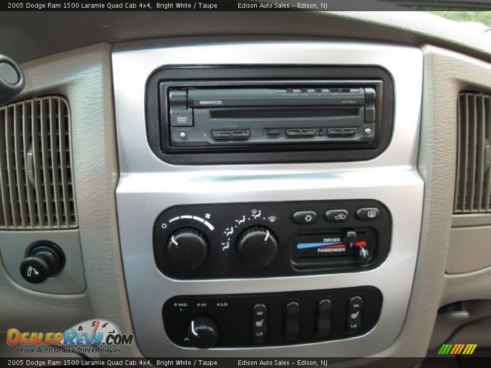 2005 Dodge Ram 1500 Laramie Quad Cab 4x4 Bright White / Taupe Photo #21