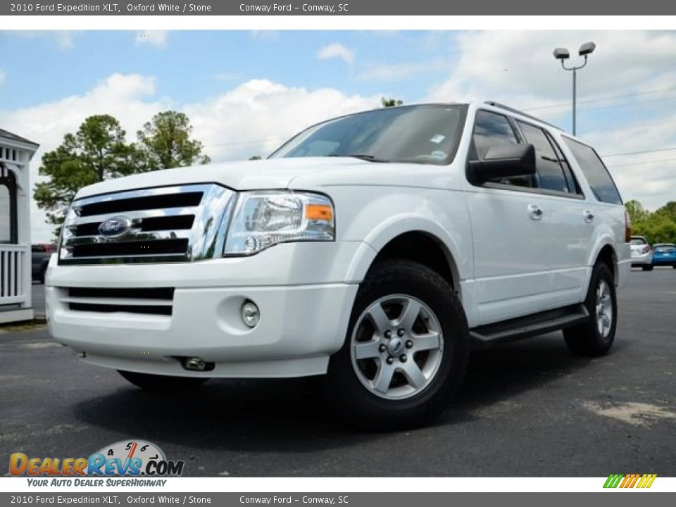 Front 3/4 View of 2010 Ford Expedition XLT Photo #1