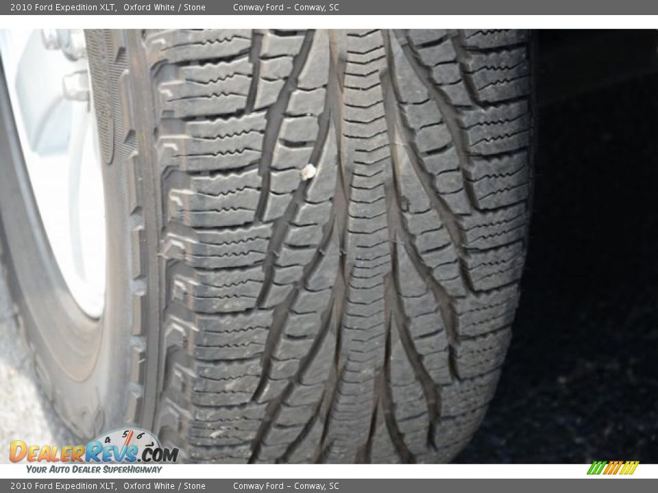 2010 Ford Expedition XLT Oxford White / Stone Photo #10