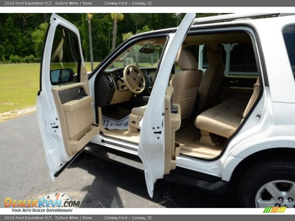 2010 Ford Expedition XLT Oxford White / Stone Photo #13