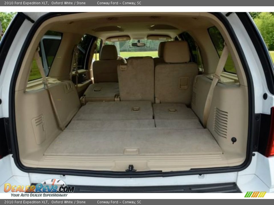 2010 Ford Expedition XLT Oxford White / Stone Photo #18