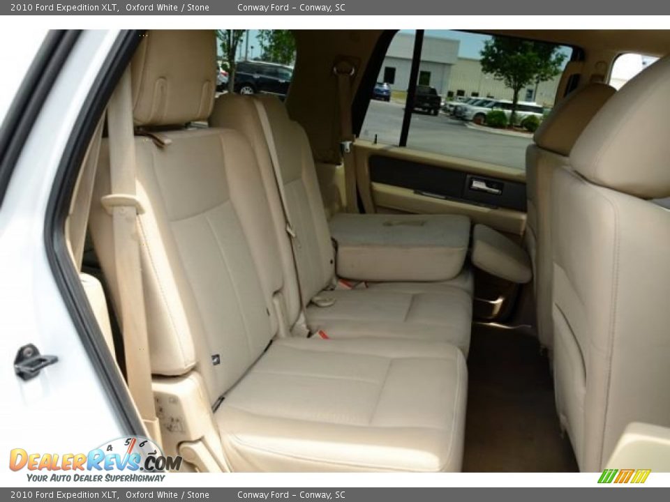 2010 Ford Expedition XLT Oxford White / Stone Photo #19