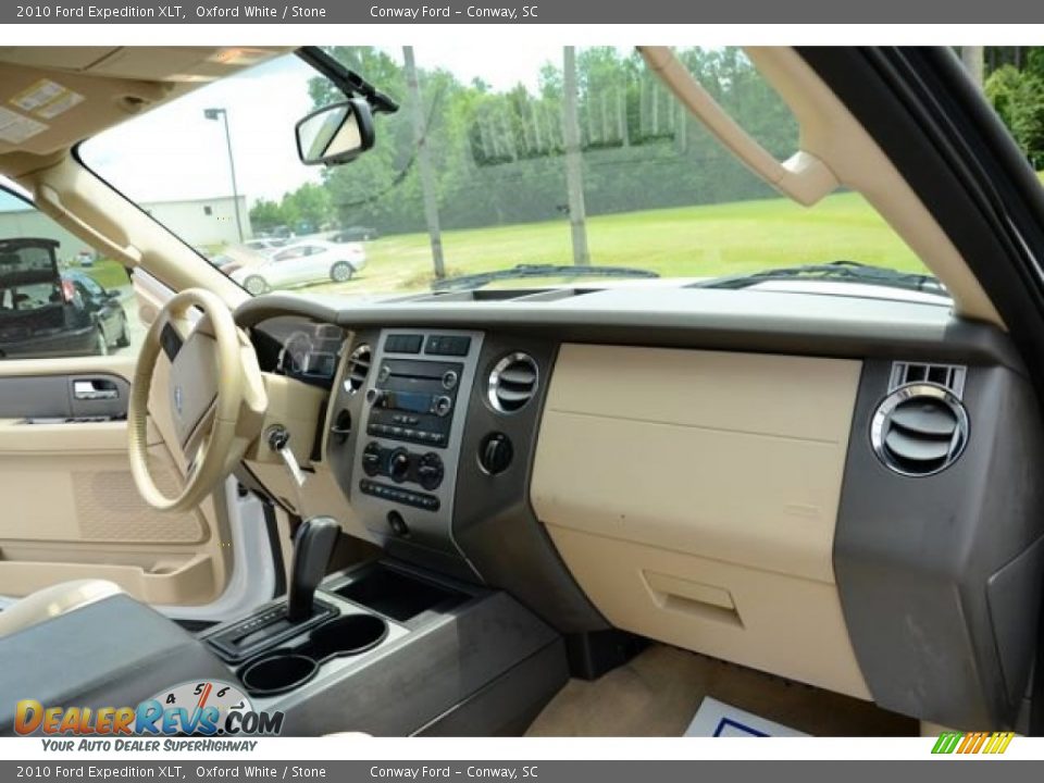 2010 Ford Expedition XLT Oxford White / Stone Photo #21