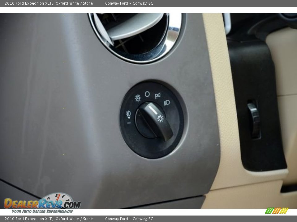 2010 Ford Expedition XLT Oxford White / Stone Photo #24
