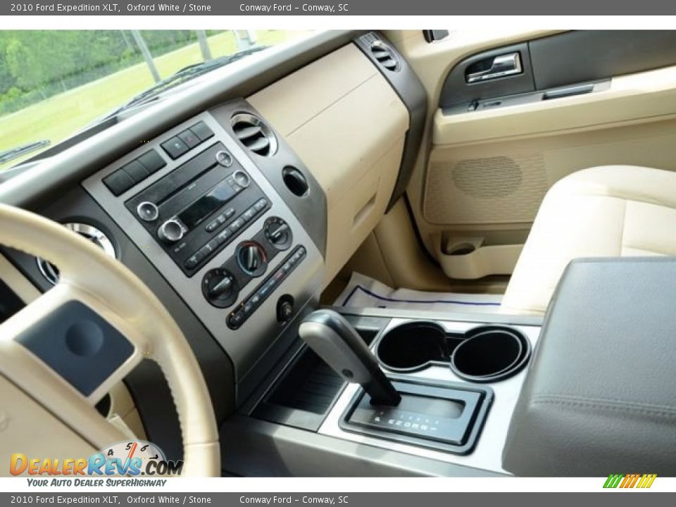 2010 Ford Expedition XLT Oxford White / Stone Photo #29