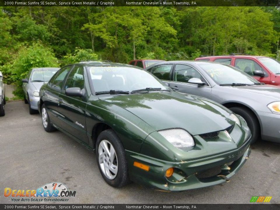 Front 3/4 View of 2000 Pontiac Sunfire SE Sedan Photo #1