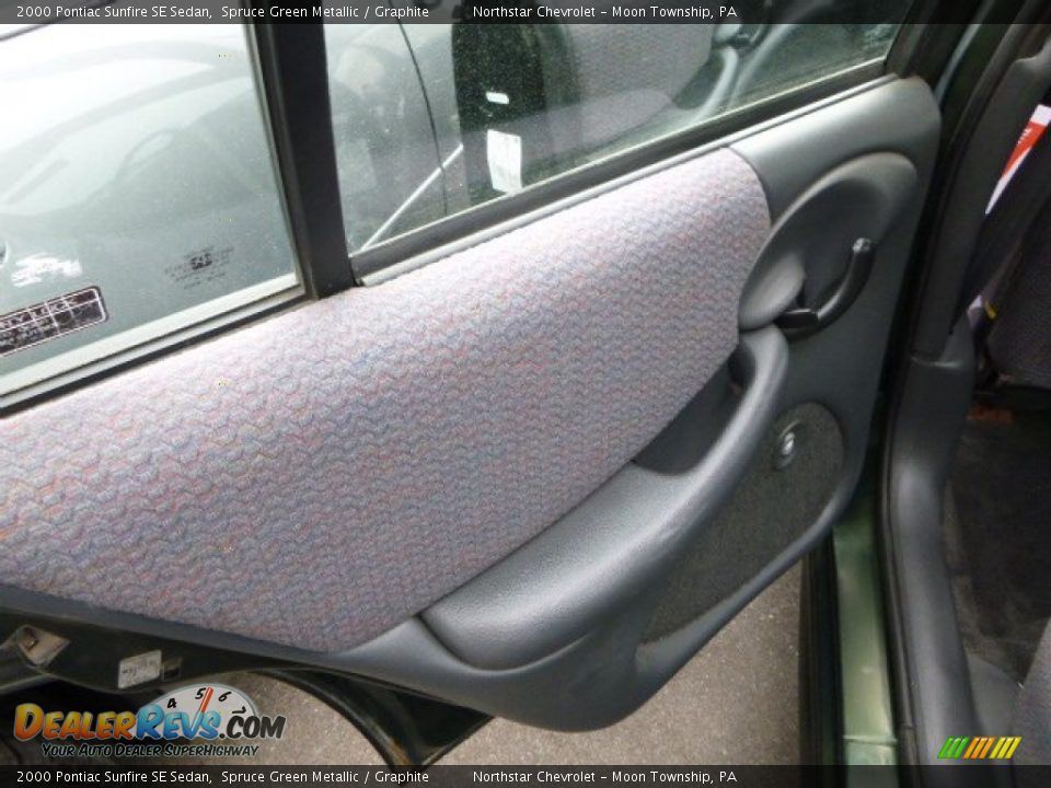 Door Panel of 2000 Pontiac Sunfire SE Sedan Photo #10