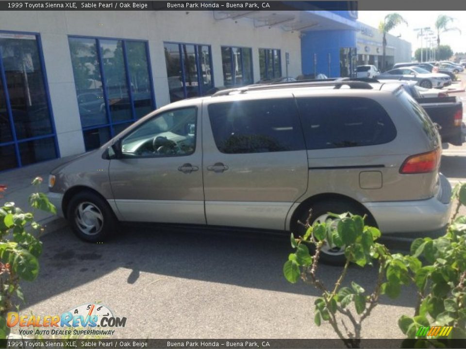 1999 Toyota Sienna XLE Sable Pearl / Oak Beige Photo #2
