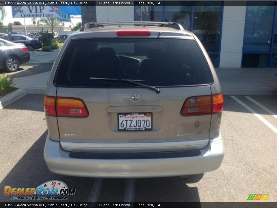 1999 Toyota Sienna XLE Sable Pearl / Oak Beige Photo #4