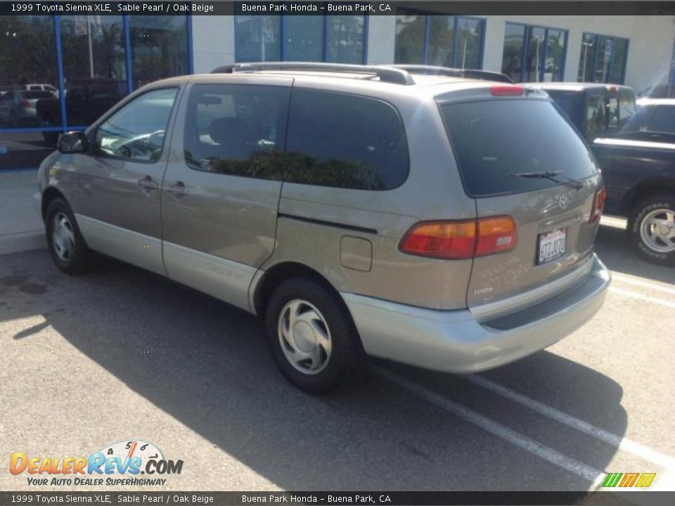 1999 Toyota Sienna XLE Sable Pearl / Oak Beige Photo #10