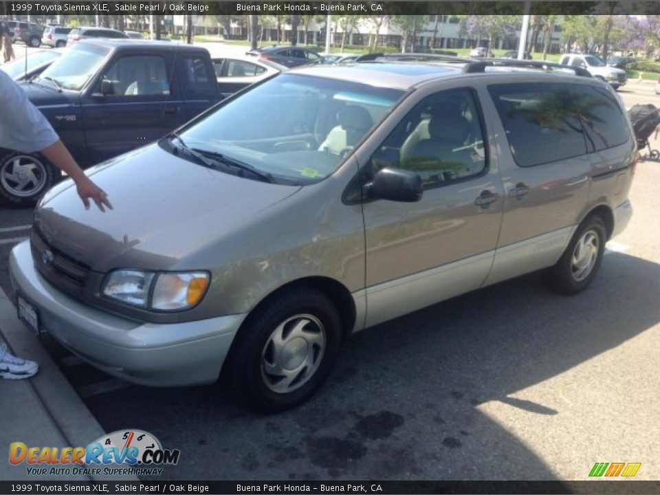 1999 Toyota Sienna XLE Sable Pearl / Oak Beige Photo #11