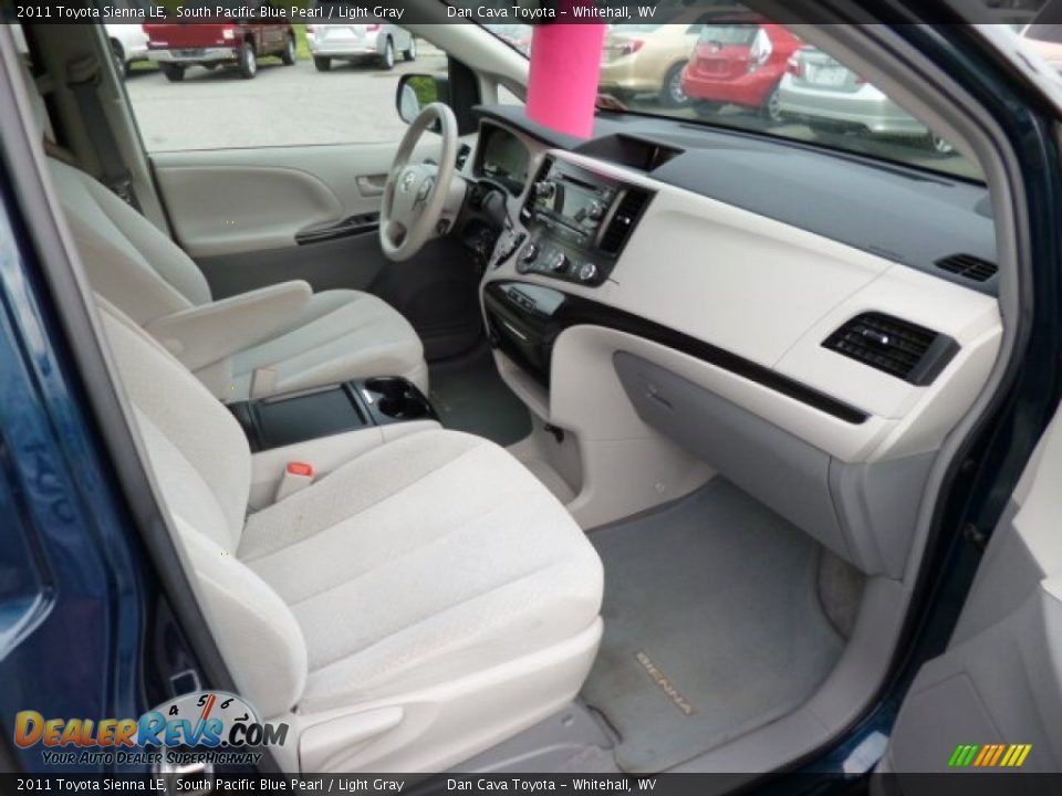 2011 Toyota Sienna LE South Pacific Blue Pearl / Light Gray Photo #8